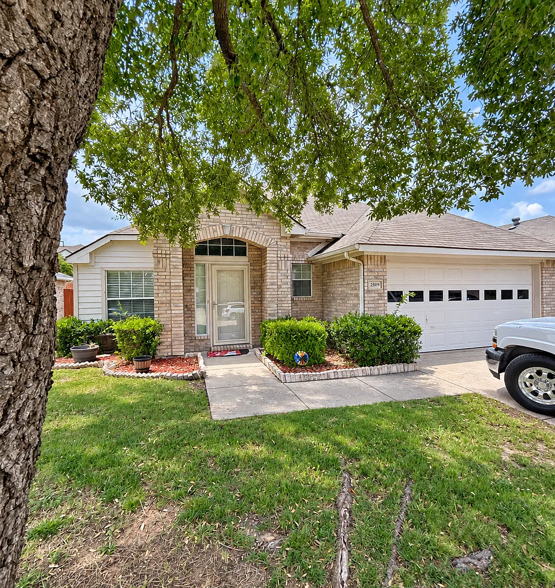 2809 Hawthorne Ln — Photo 1