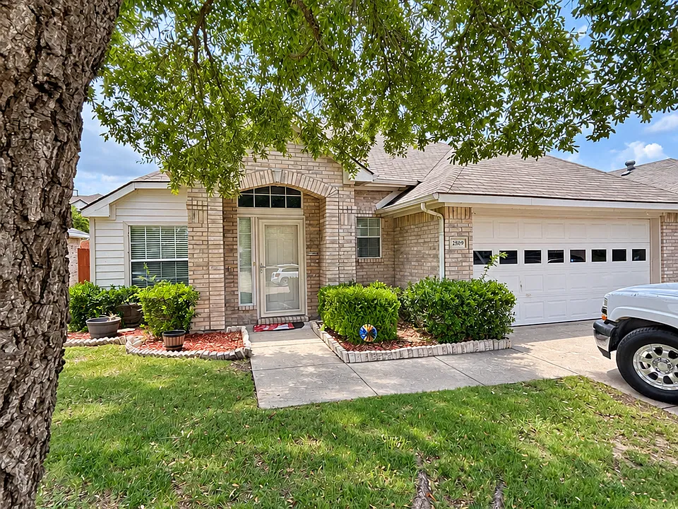 2809 Hawthorne Ln