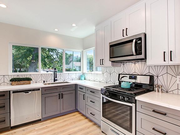 2nd image of 22559 Clarendon St