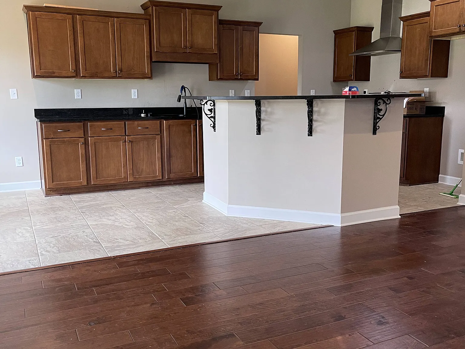 4 bed, 2025 sqft, $2,225 — Photo 3