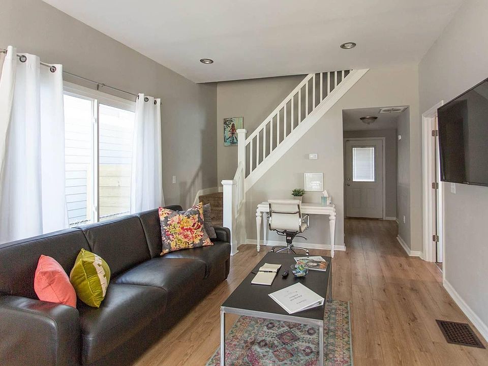 1st image of 814 Villa Ave