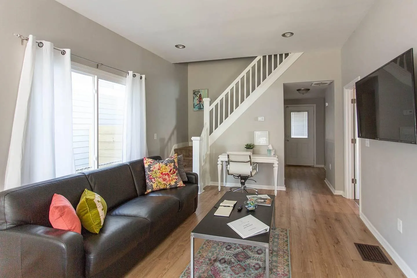 814 Villa Ave photo 1