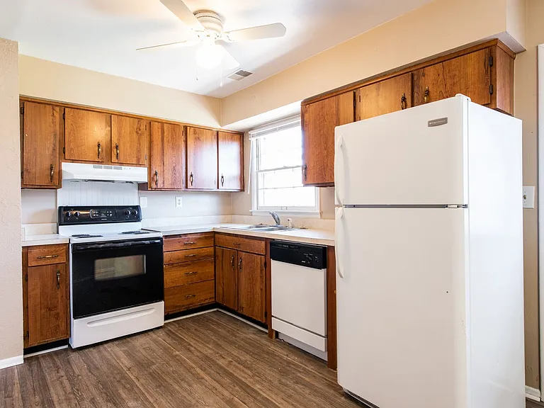 3503 Medford Ct — Photo 6