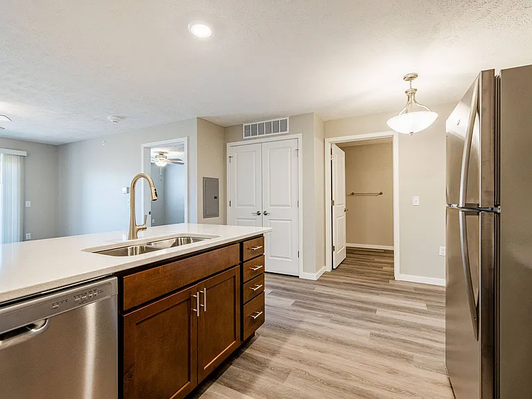 Kings Ridge Apartments — Photo 26