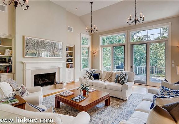 A gracious living room for gathering