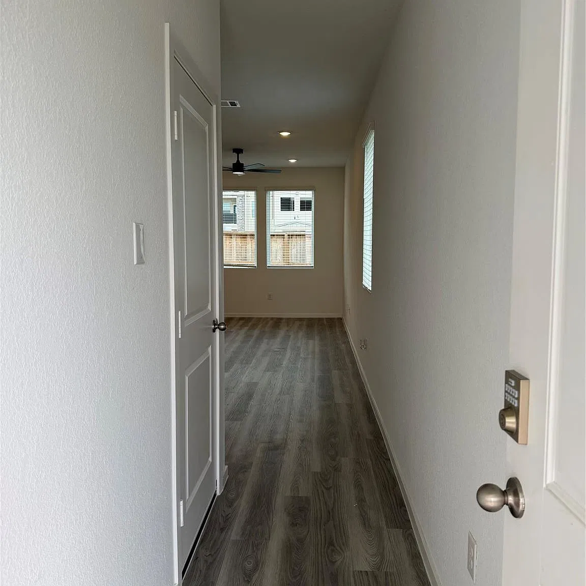 3 bed, 2.5 bath, 1487 sqft, $2,400 — Photo 2