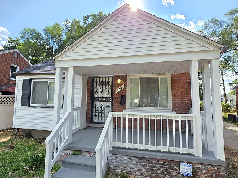 19361 Shaftsbury Rd — Photo 2