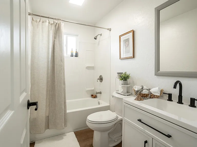 1223 W Riggin Ave — Photo 5
