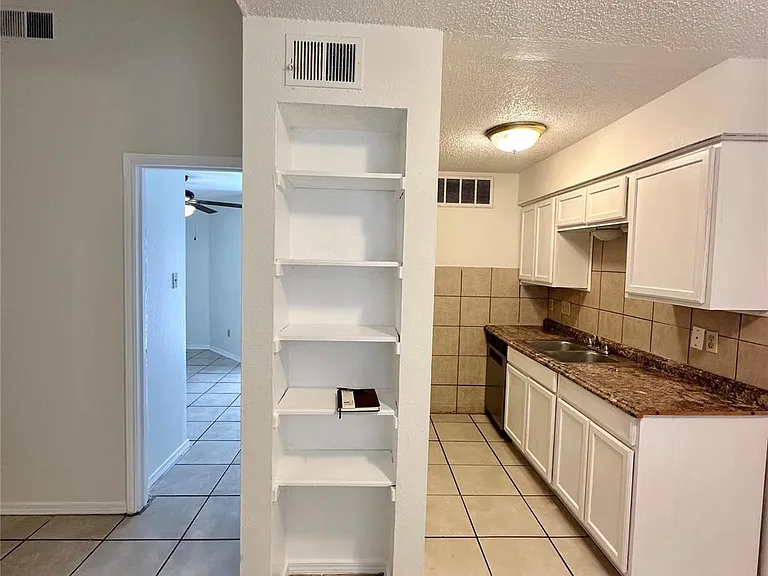 4322 Gillis St #106 — Photo 12
