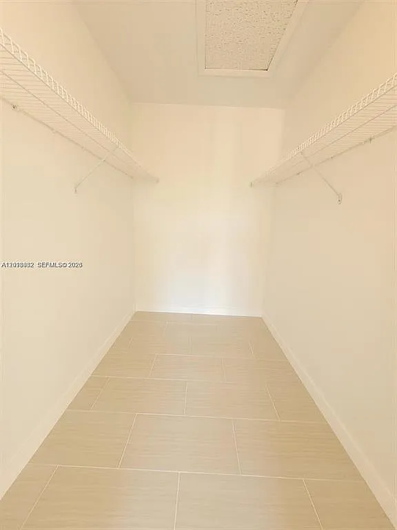 2 bed, 933 sqft, $2,000 — Photo 3