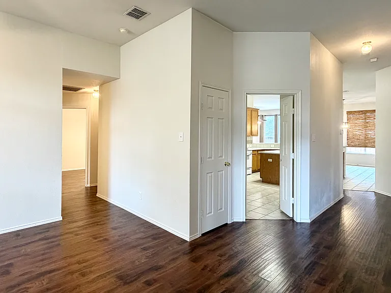 5809 Pine Meadow Ln — Photo 2