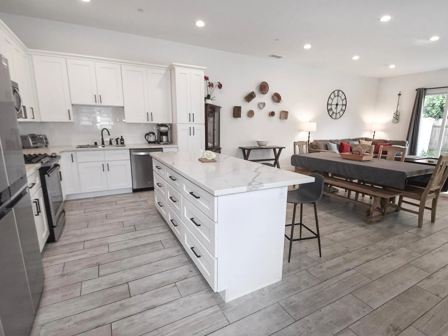 3 bed, 2.5 bath, 1965 sqft, $5,500 — Photo 3