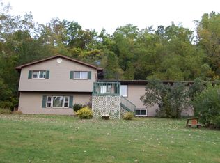 9904 Rattlesnake Rd, Cassville, WI 53806