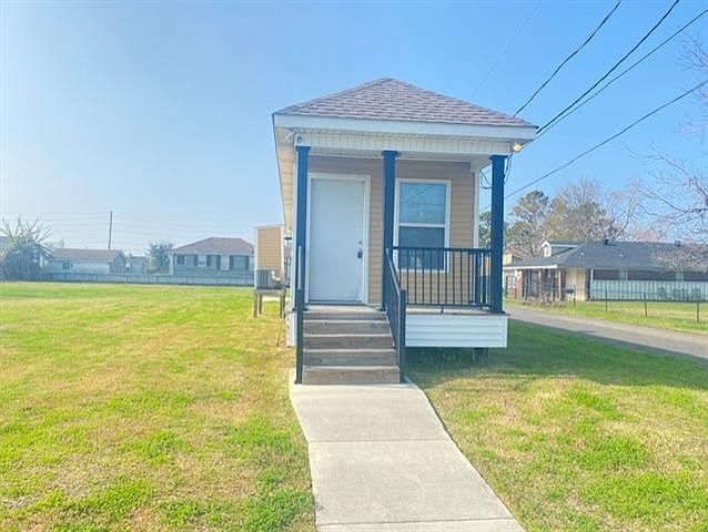 1st image of 614 Chalmette Ave