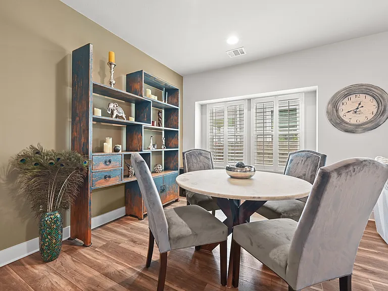 10121 Forest Grove Dr — Photo 3