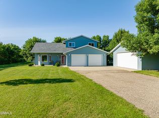 6525 Island Rd, Bismarck, ND 58503