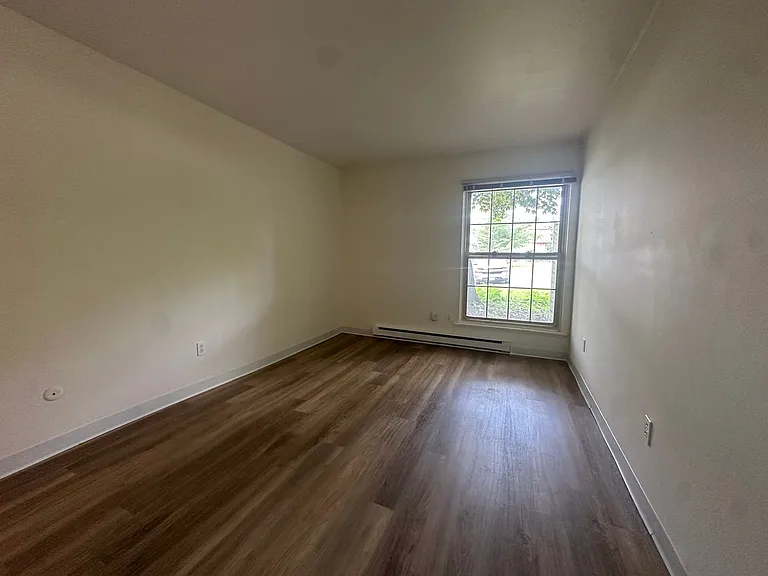 University Park Apartments near Cornell University — Photo 351