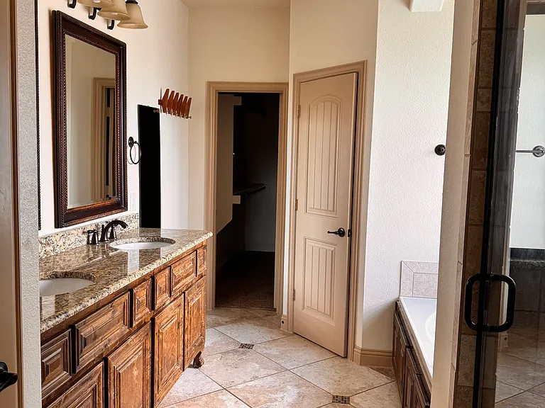 9001 Blue Water Dr — Photo 25