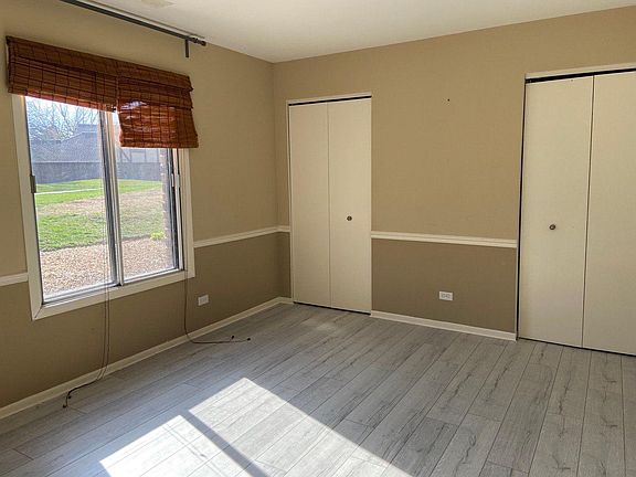 4th image of 1706 Lakecliffe Dr APT A