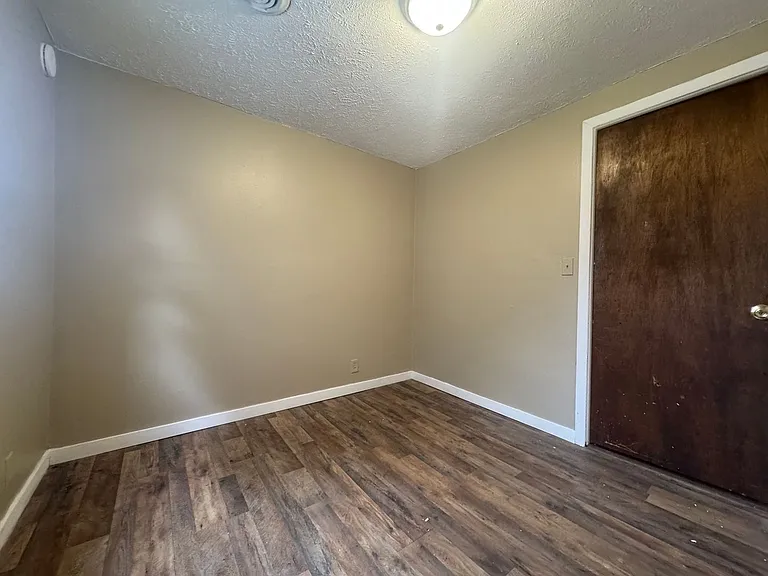 212 Depeyster St — Photo 11