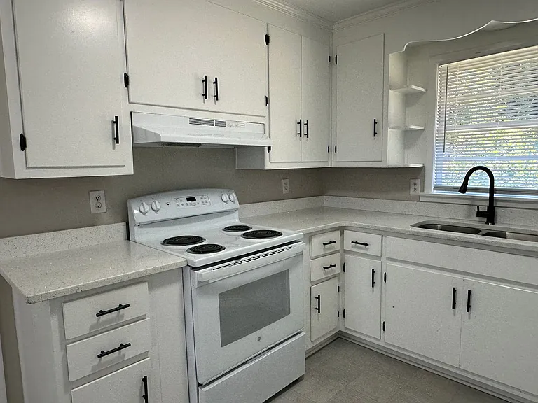 296 Decatur Dr — Photo 9
