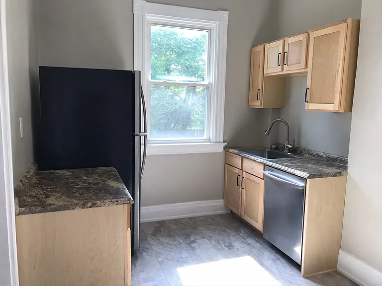 2221 Oakland Ave #2 — Photo 3