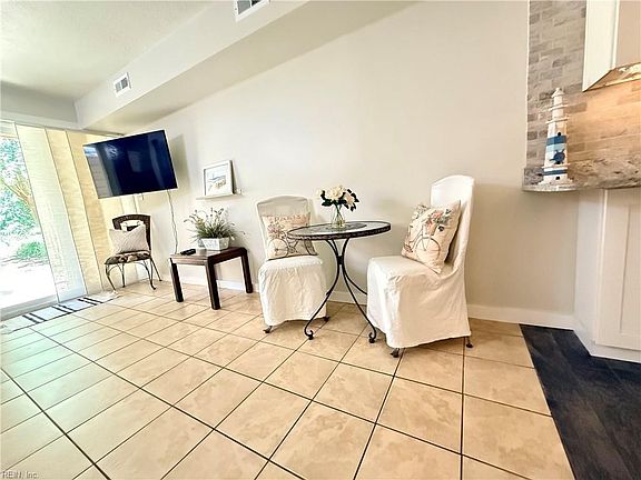 4th image of 839 Virginia Ct