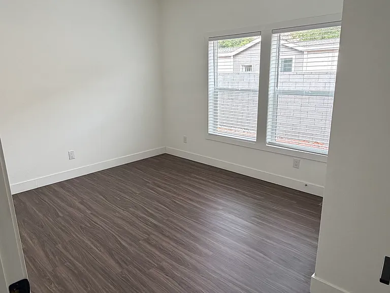 470 E Jessop Ave — Photo 13