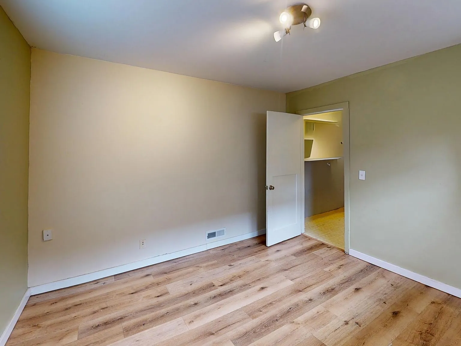 3 bed, 1160 sqft, $3,000 — Photo 2