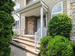 82 Knoll Ct, Millington, NJ 07946