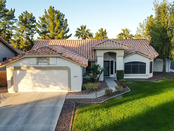3rd image of 804 W EMERALD ISLAND Drive