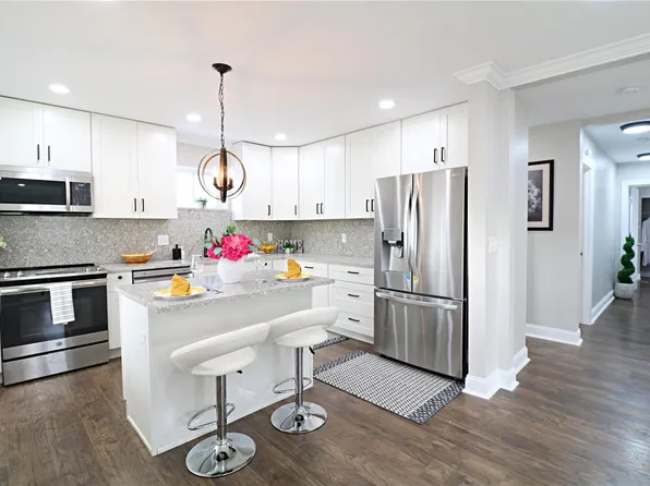 9340 Brenda Ave, Saint Louis, MO 63123