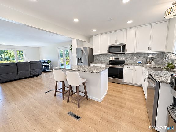 4th image of 117 Colonial Hill Drive #117