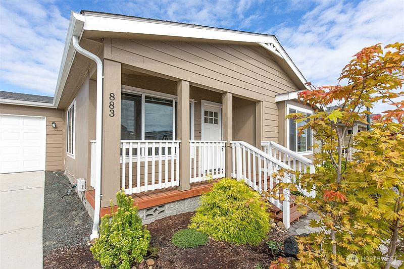 5th image of 883 N Rock Rose Avenue
