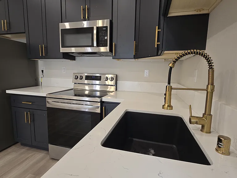 609 Court St #A — Photo 8