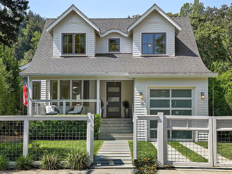 18 Redwood Dr — Photo 2