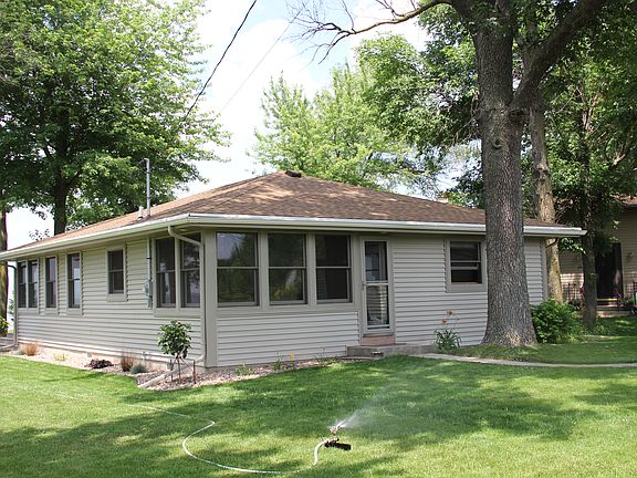 Newer windows & siding