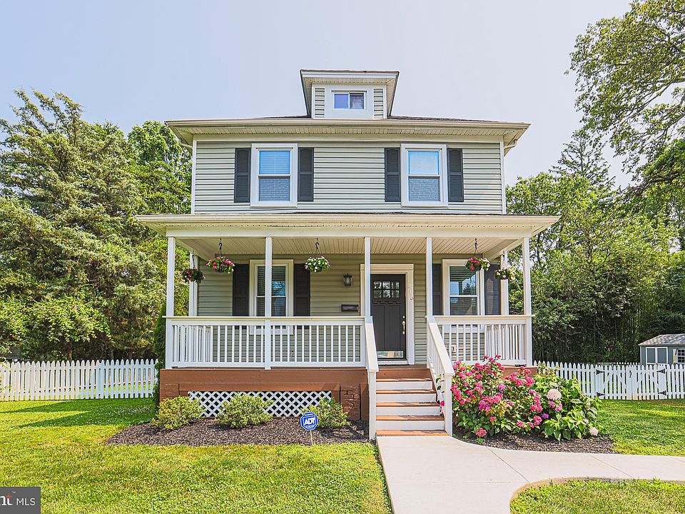 1st image of 215 Clarendon Ave