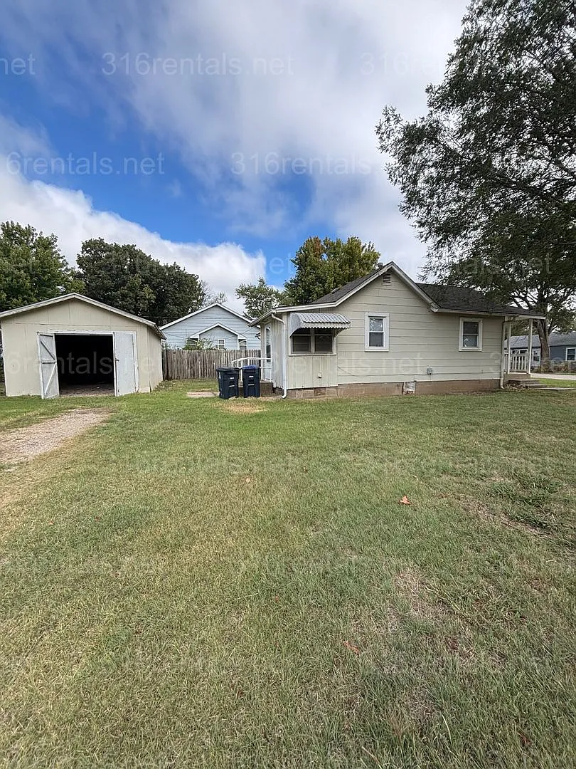 Two bed one bath huge yard house available NOW! — Photo 2