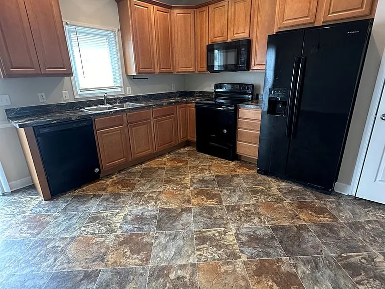173 Cedar Point Ln — Photo 3