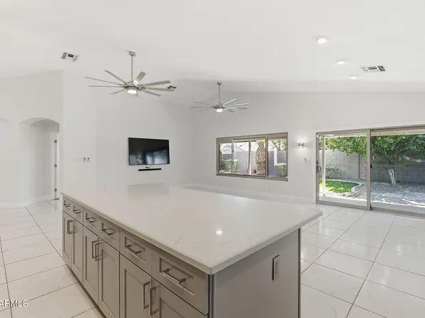 8817 W SALTER Drive, Peoria, AZ 85382