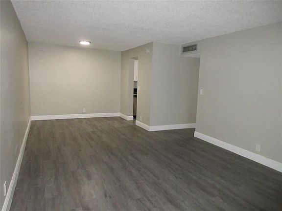 5th image of 4280 Woodside Dr #10