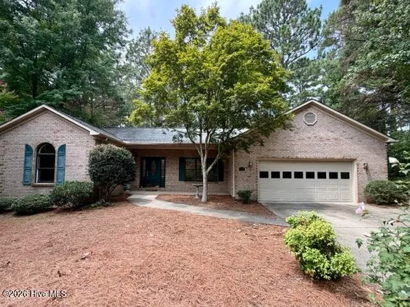 131 Pine Ridge Dr, Whispering Pines, NC 28327