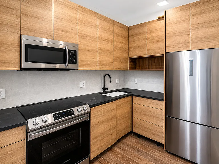 176 Quincy St #1R — Photo 9