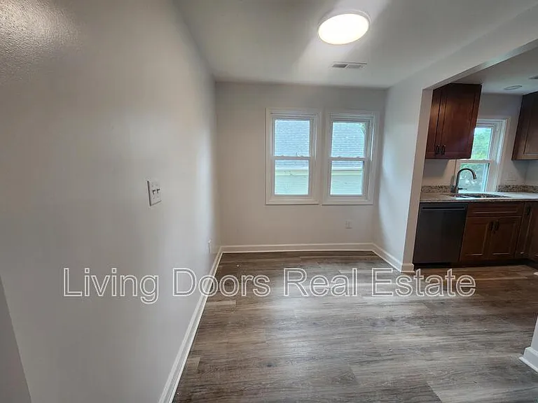 711 N 30th St #2 — Photo 4