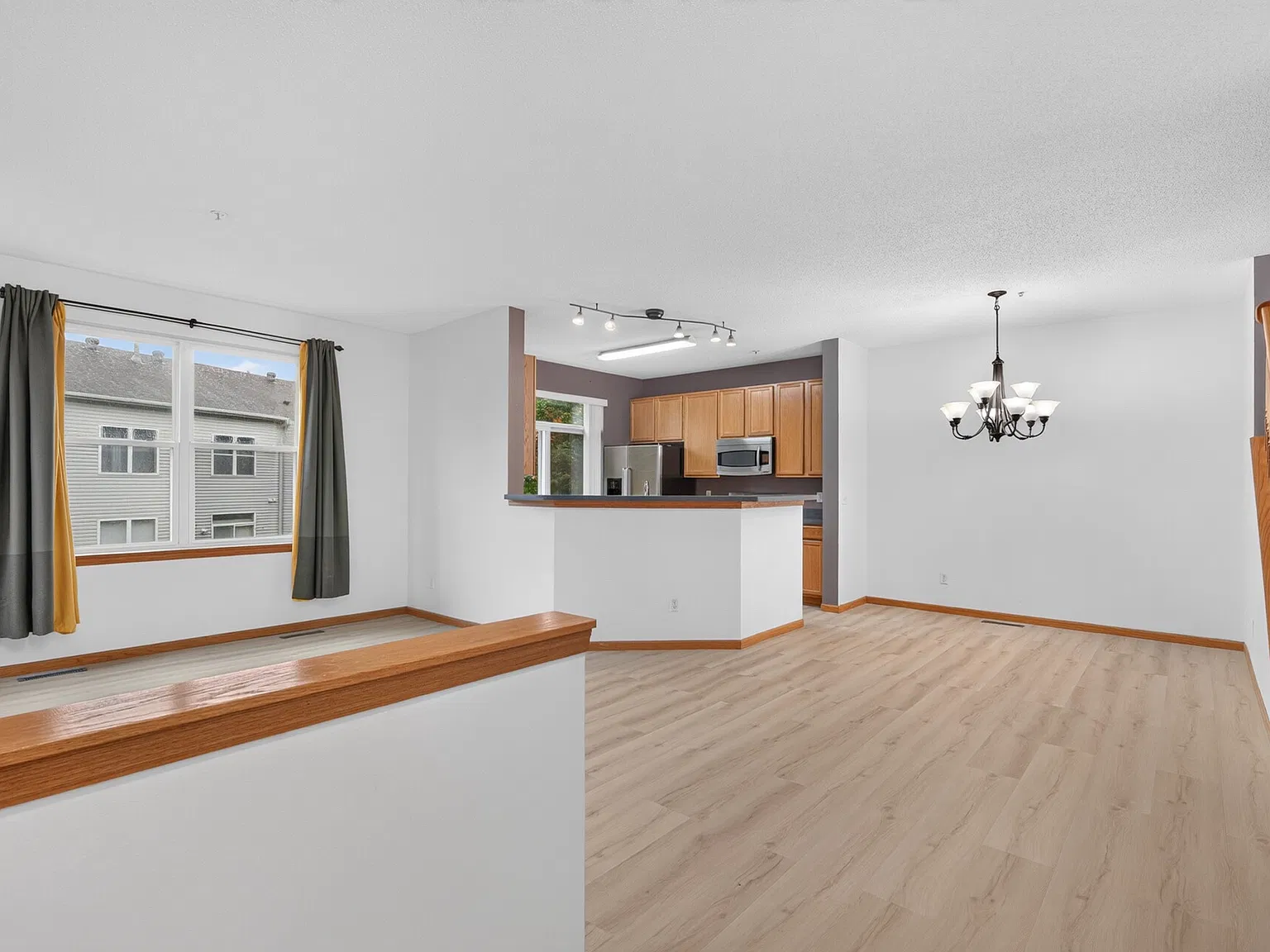 3 bed, 2625 sqft, $2,850 — Photo 3