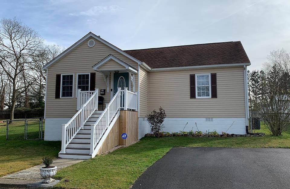 1st image of 138 Minden Ave