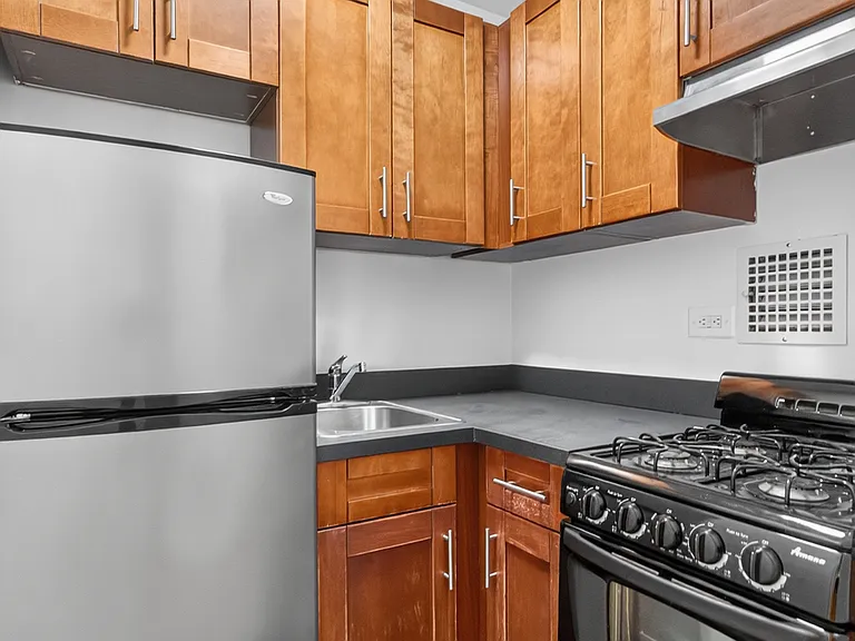 150 E 30th St #3B — Photo 8
