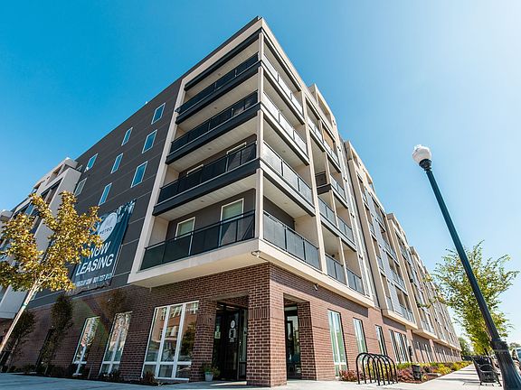 3rd image of 47 W Fireclay Ave #2-416