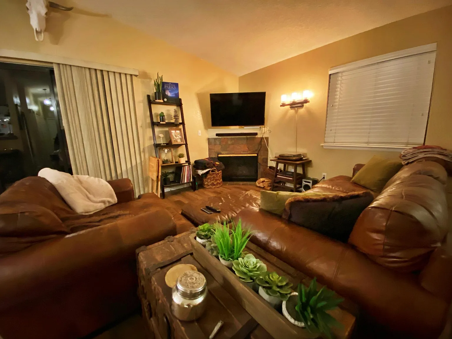 18278 W 58th Pl — Photo 2